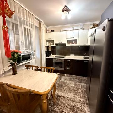 Володимира Івасюка просп. (Героїв Сталінграду), 14