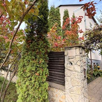 Продаж окремого будинку з ремонтом і ділянкою 11 сотих у с. Біла