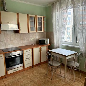 Василя Касіяна вул., 2/1