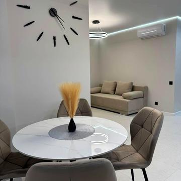 Богдана Хмельницького вул., 94