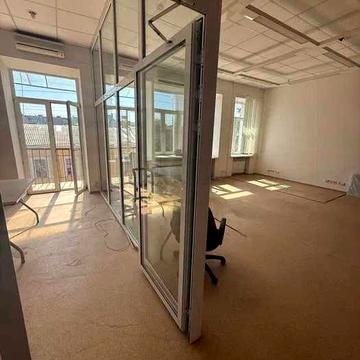 Продам 4 комн.кв., Центр, м. Площадь Конституции