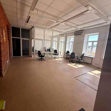 Продам 4 комн.кв., Центр, м. Площадь Конституции