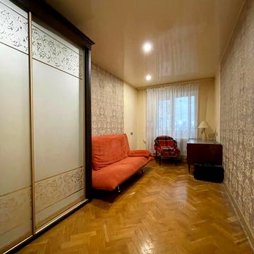 Ованеса Туманяна вул., 8