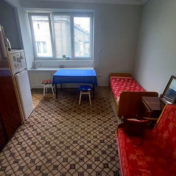 Миколи Зерова вул., 15