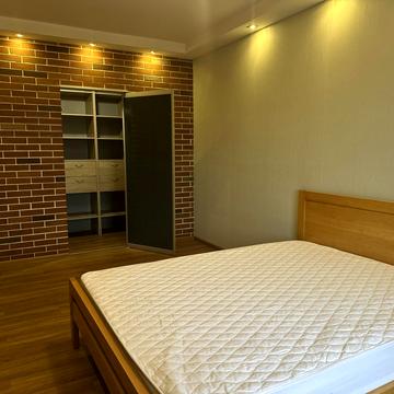 Юності вул., 3