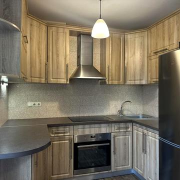 Юності вул., 3