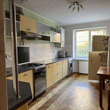 Здається 3 к квартира по Вул. Золотогірська