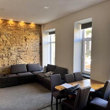 Леонтовича вул., 1