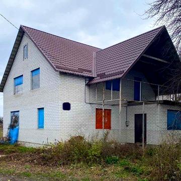Будинок 200 м² з комунікаціями та 34 с.землі, с. Саливонки, біля річки