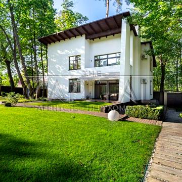 Патріарха Володимира Романюка вул. (Жовтнева)