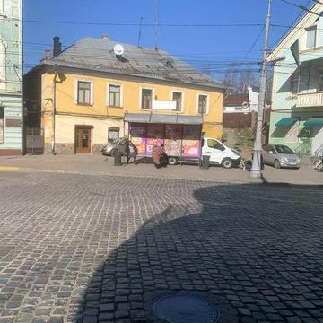 ВЛАСНИК.Продається квартира в центрі.