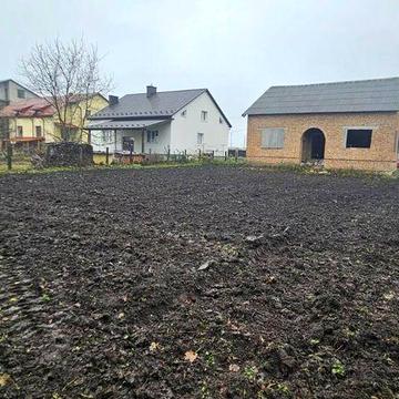 Продається недобудований одноповерховий будинок 13х14м.
Підвальне прим