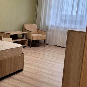 Стадіонна вул., 6