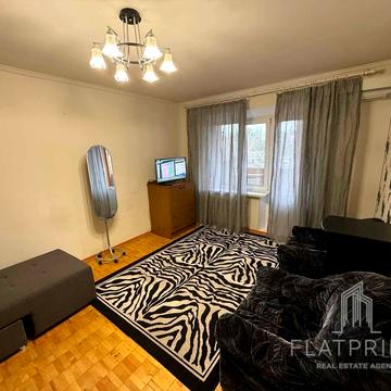 Вячеслава Чорновола вул., 14