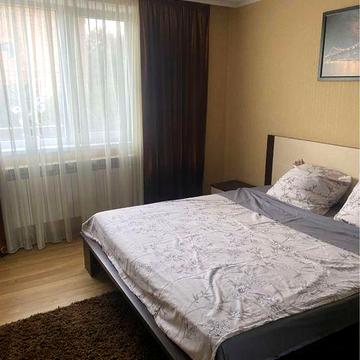 Здається 3 кімнатна квартира .