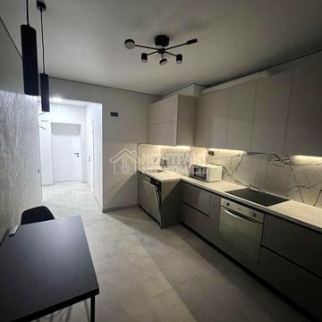 Льва Ландау просп. (50-річчя СРСР), 52