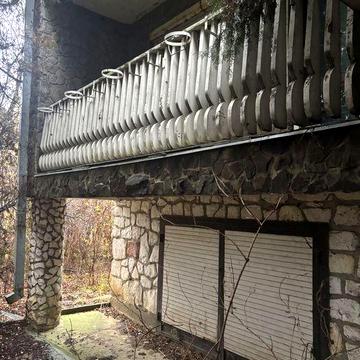 Продаж будинку під ремонт , підійде під інвестицію для садочка , школи