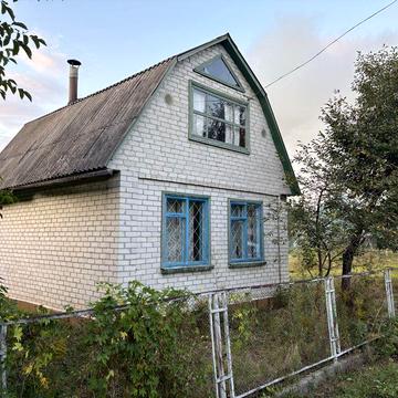 Дачний будинок в затишному місці