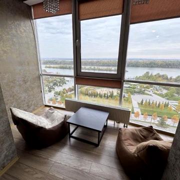 Набережна Перемоги вул., 62