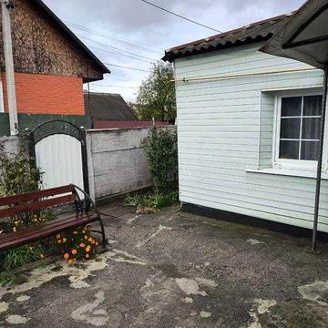 Продам дуже охайну частину будинку .