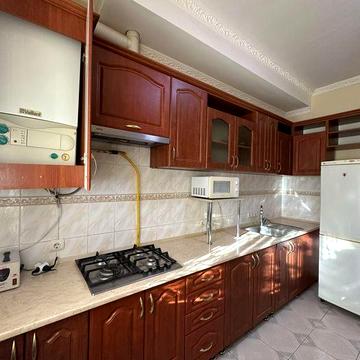 Оренда 3 кімнатна квартира з власним подвірʼям вул. Тисменицька