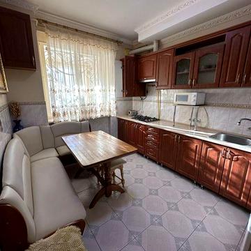 Оренда 3 кімнатна квартира з власним подвірʼям вул. Тисменицька