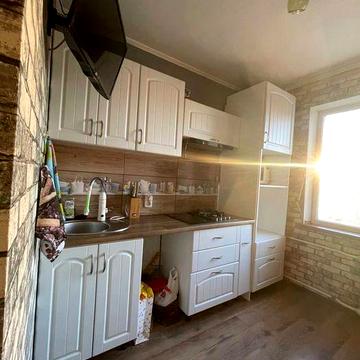 Трикімнатна. Пасічна. Середній поверх.