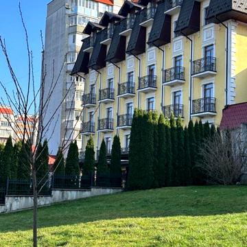 Івана Мазепи вул., 1