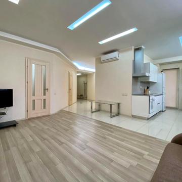 Олександра Поля просп. (Кірова), 27-Д