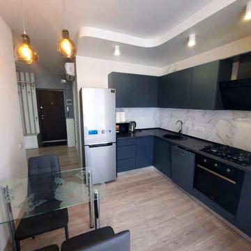 Набережна Перемоги вул., 42