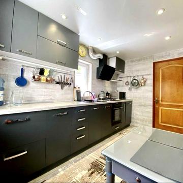 СВІТЛО НЕ ВИМИКАЮТЬ!Затишний будинок з басейном. Коммунарский район