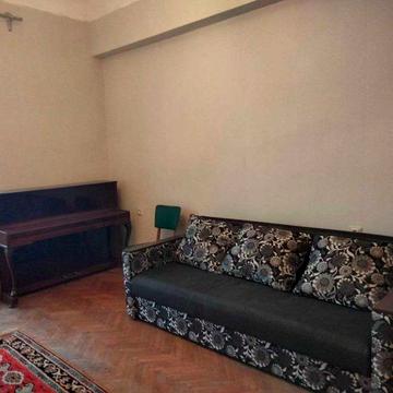 Сдам  просторную 2к  кв   м.Защитников  Украины, можно с животными