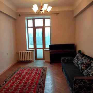 Сдам  просторную 2к  кв   м.Защитников  Украины, можно с животными