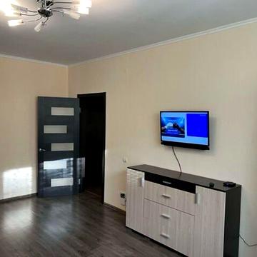 Володимира Івасюка просп. (Героїв Сталінграду), 60