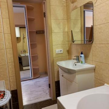 Академіка Сахарова вул., 34