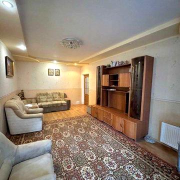 Простора тепла 3-х кімнатна квартира у Центрально-міському районі