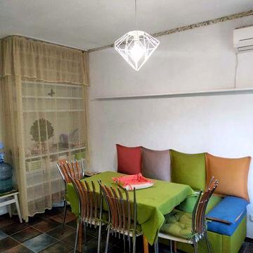 Затишна 3-кімнатна квартира 58 м² на вул. Мілютенка 23