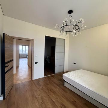 Ботанічна вул., 2