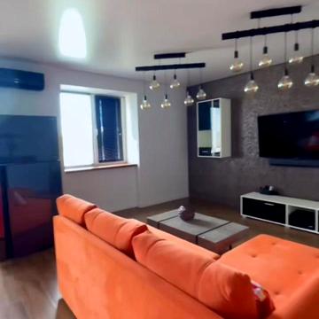 Мостобудівників вул., 18