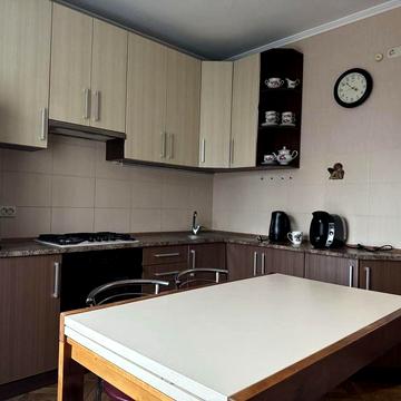 Зарічанська вул., 26