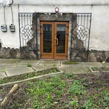 Квартира по вул. Армійська, 33 (1 поверх) м. Тячів