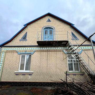 Будинок в затишному місці. Можливий продаж по сертифікату