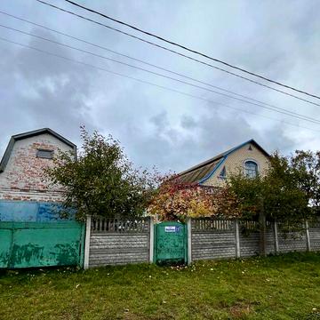 Будинок в затишному місці. Можливий продаж по сертифікату