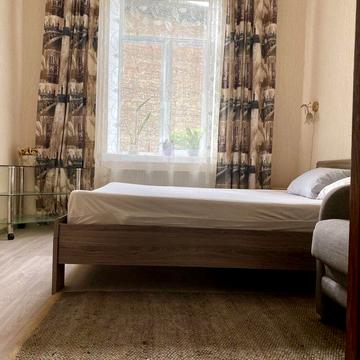 Набережно-Хрещатицька вул., 7-В