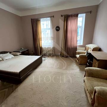 Шпитальна вул., 30