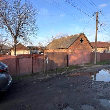 Крутий Берег будинок з гарним гаражем від власника