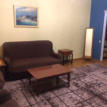 Продам 3 кімнатну квартиру 90 м.кв Центр, метро Театральна.