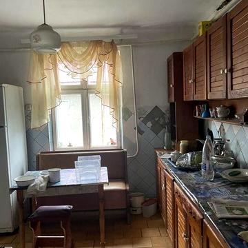 1/2 будинку з окремим двором у центрі Садгори