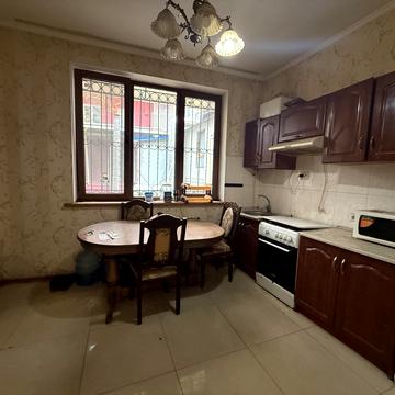 Садова вул., 18