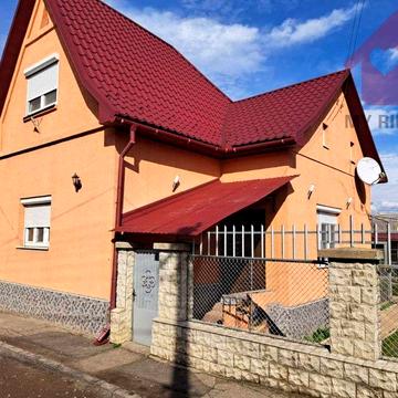 Продаж будинку поруч з центром міста!